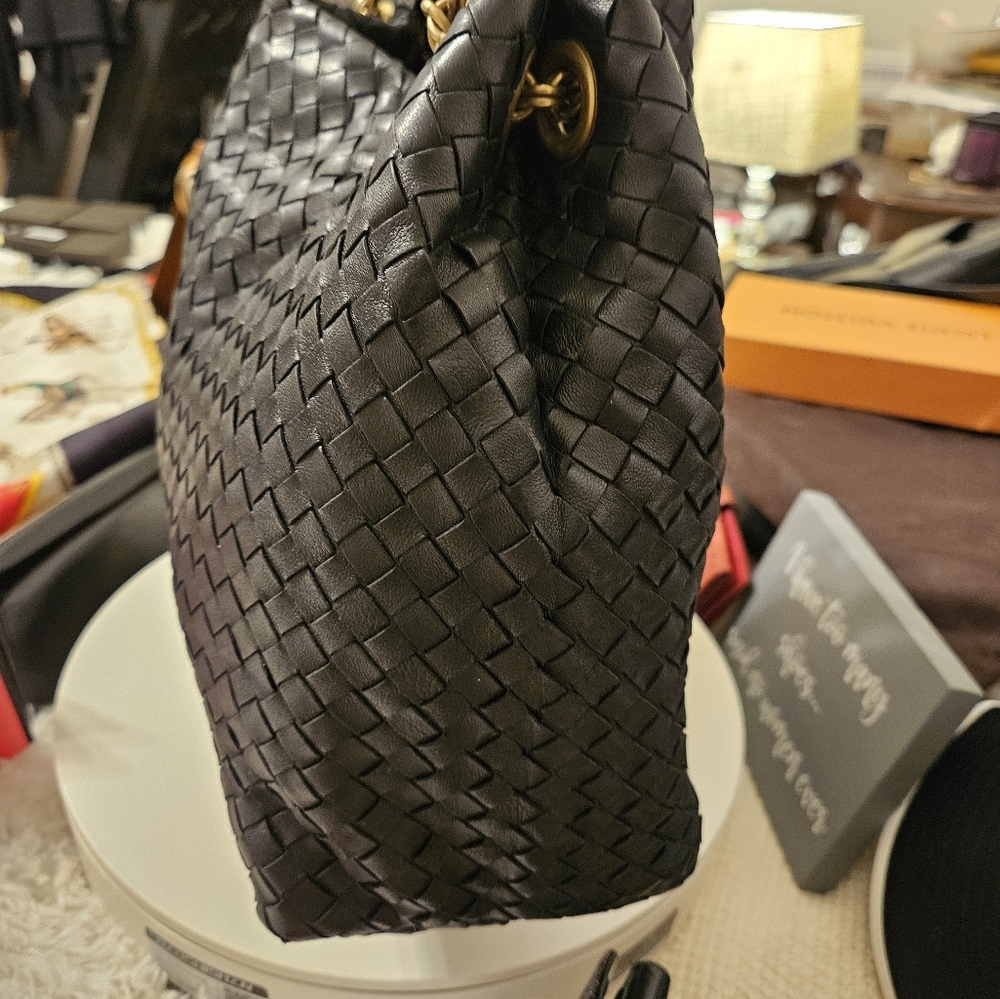 Bottega Veneta Genuine Woven Lambskin Leather Rare Purse Gold Hardware in Black. - Picture 8 of 15